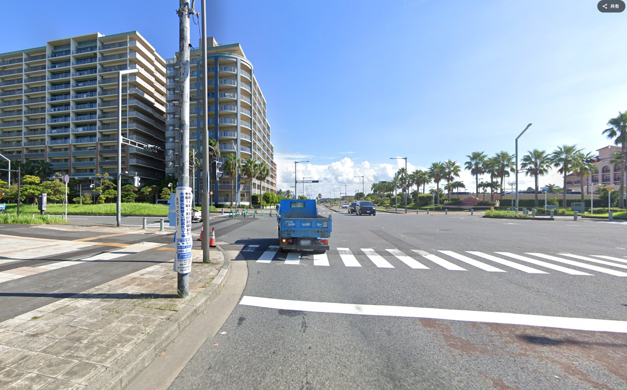 左折時の右折車両に注意