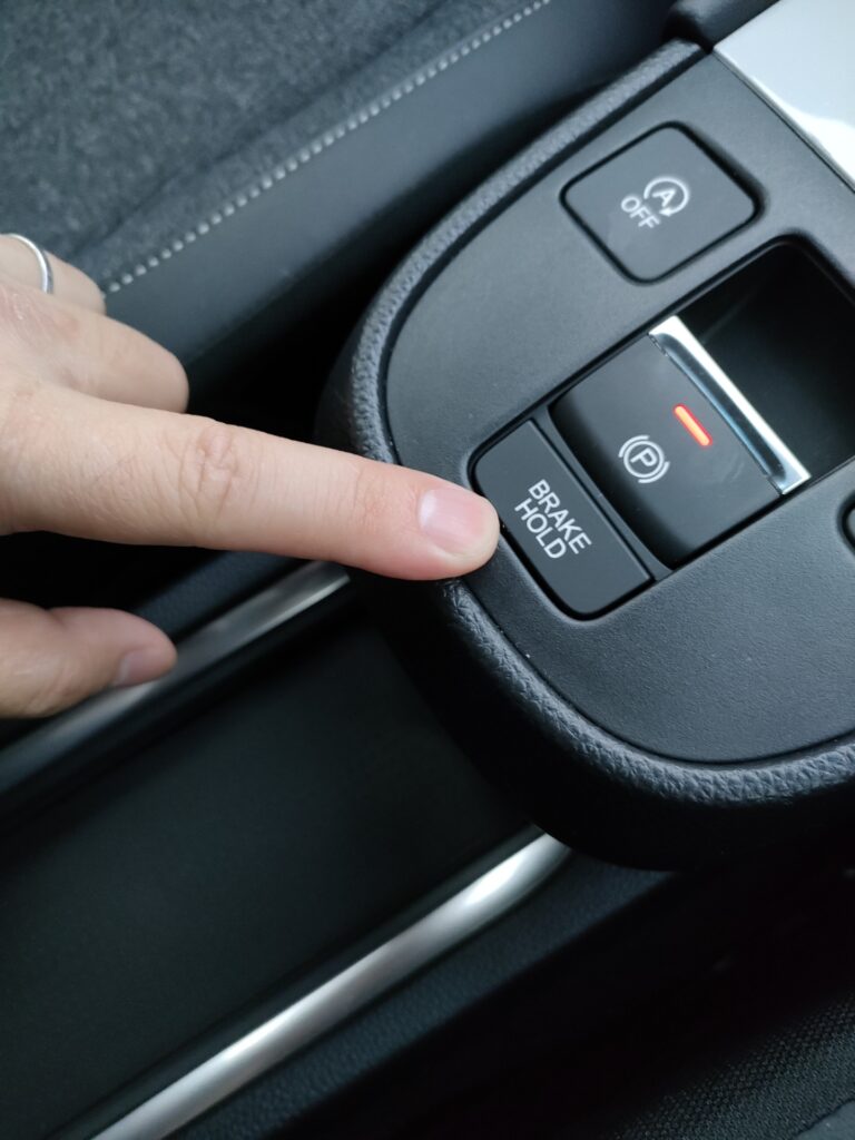 教習車でオートホールドを体験