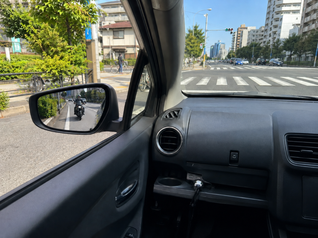 葛西・西葛西周辺で左折前の確認に焦るペーパードライバーのイメージ