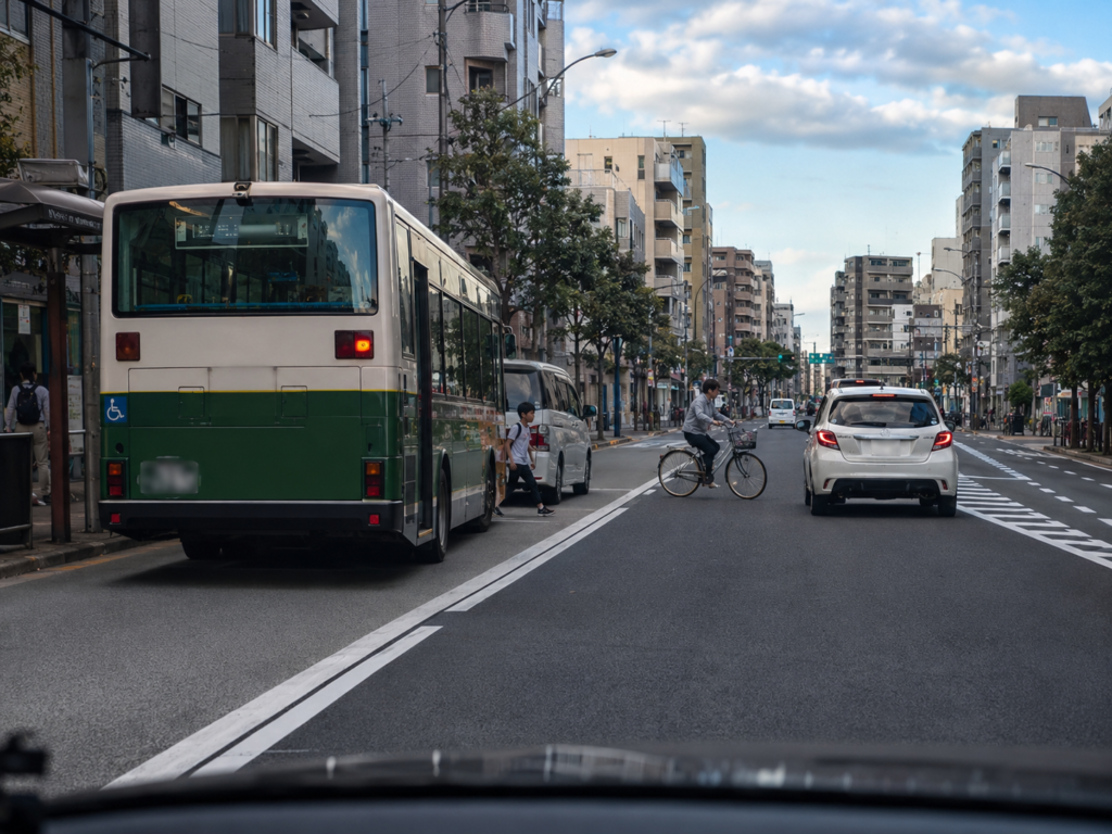 江東区亀戸周辺で停車中のバスや駐車車両の死角を確認する講習