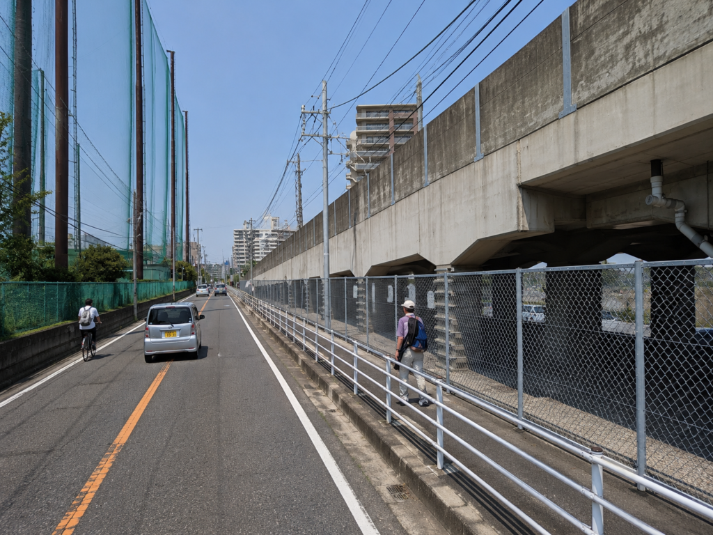 新船橋方面の線路沿いで歩行者と自転車を確認して走る練習