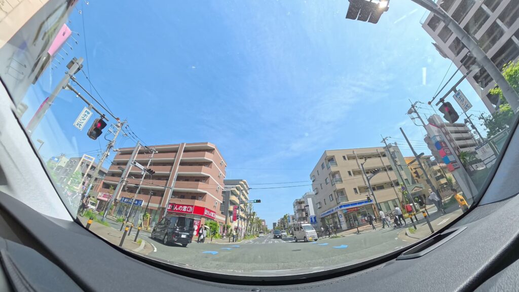イオン市川妙典店前の交差点