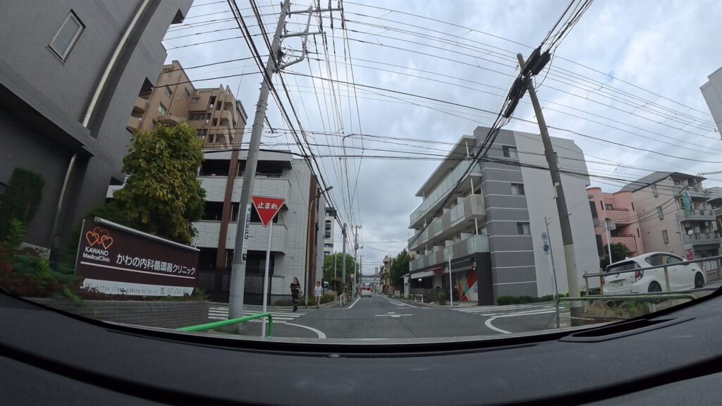 ステーキ石井付近の一時停止交差点
