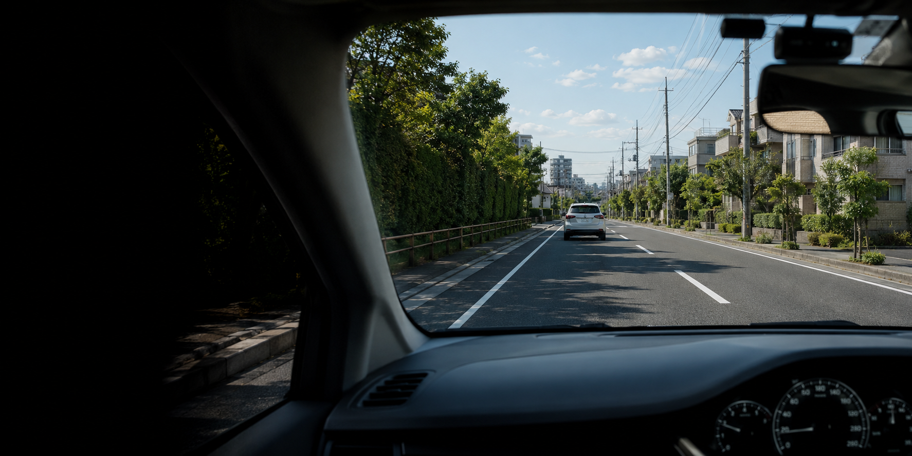 運転席から走行位置と前の車との距離を確認する道路