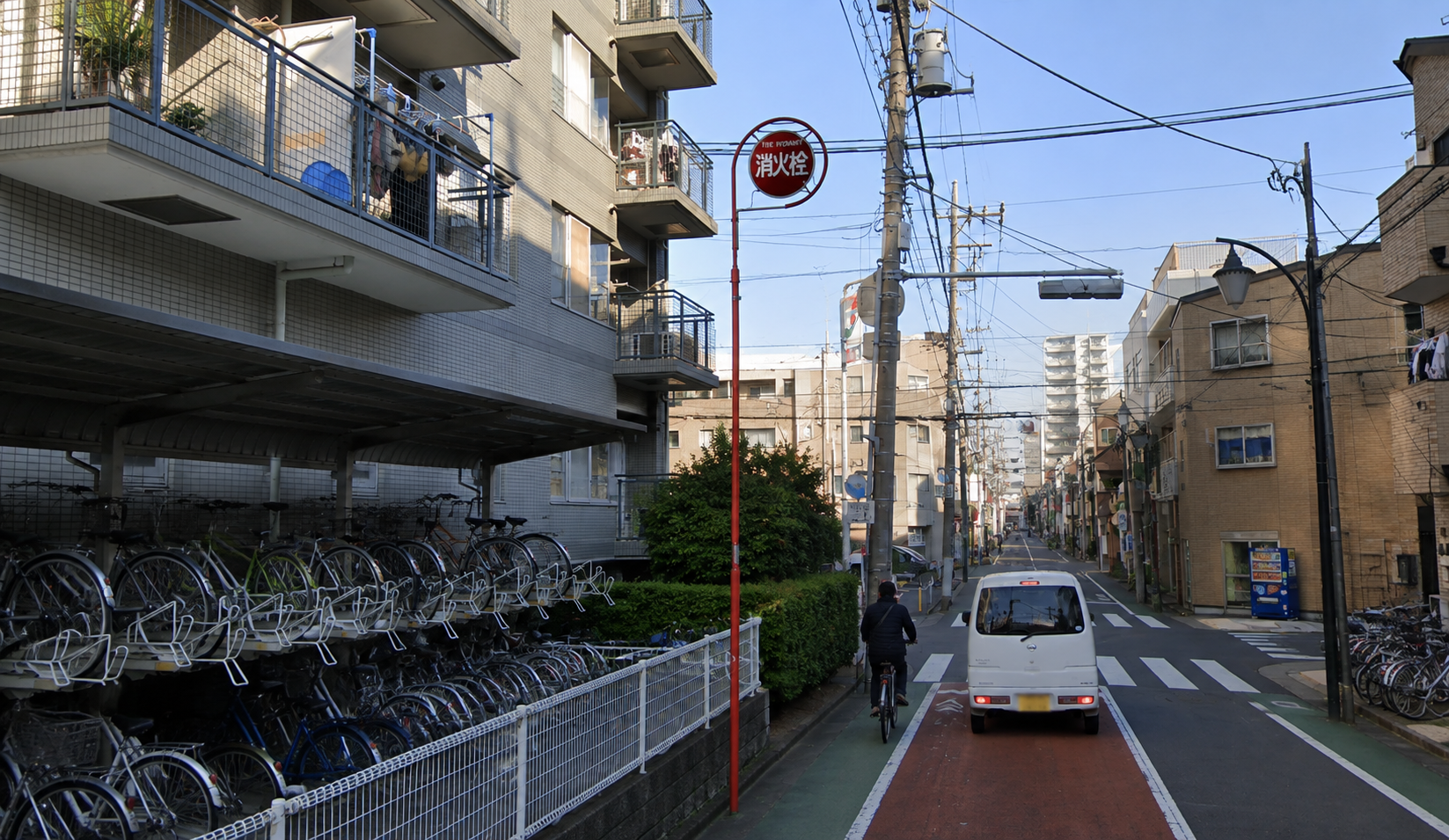 亀戸周辺の生活道路で左折を練習する様子