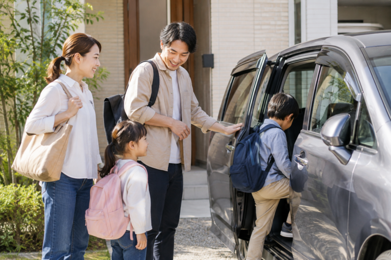 葛西・西葛西で家族を車に乗せて出かけるペーパードライバーのイメージ