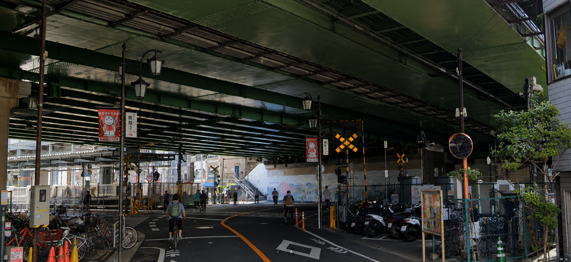 代々木八幡駅付近の踏切