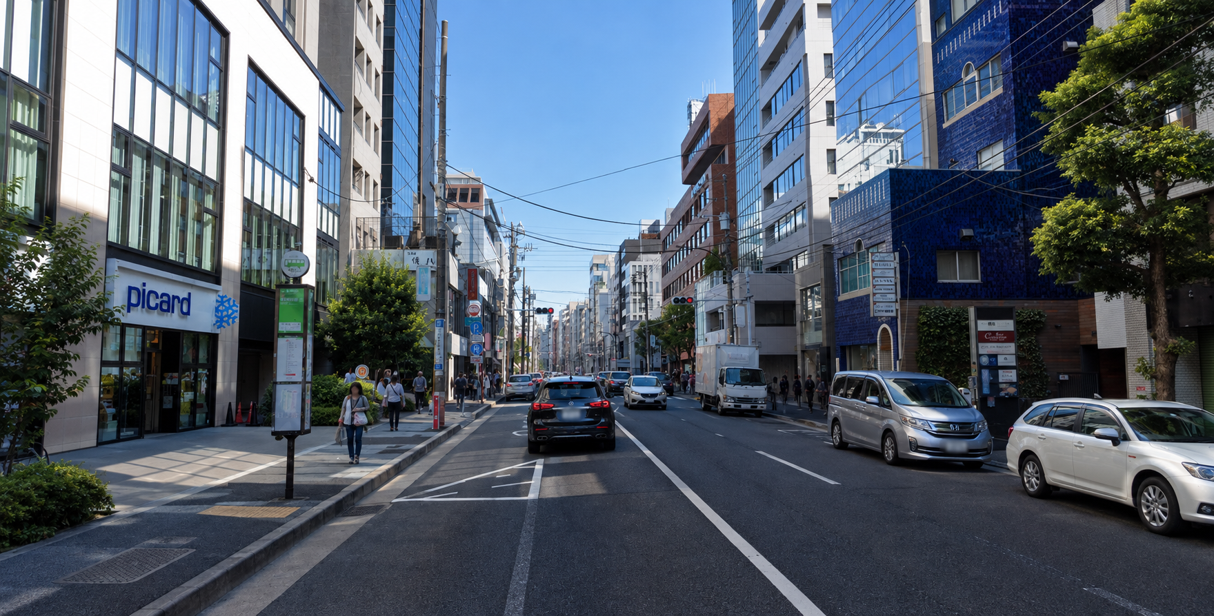 骨董通りのパーキングメーターと車線