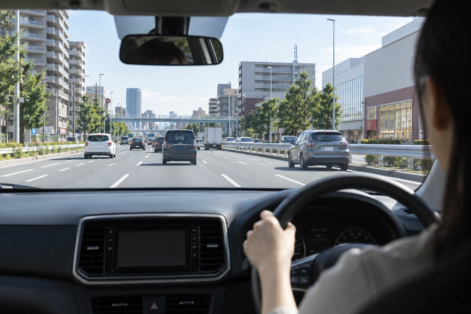 環七で先の車と車線を見ながら亀有方面へ進む様子